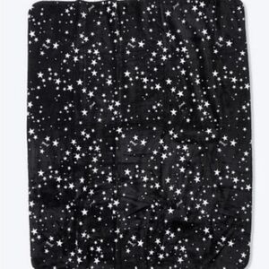 New Victoria’s Secret Black & White Starry Night Sherpa Blanket 60x72